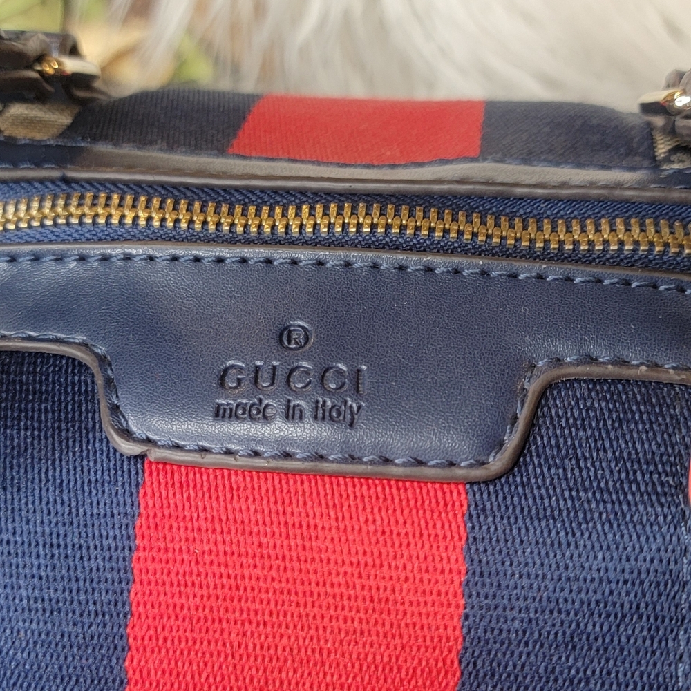 Beautiful pre-owned authentic Gucci bag